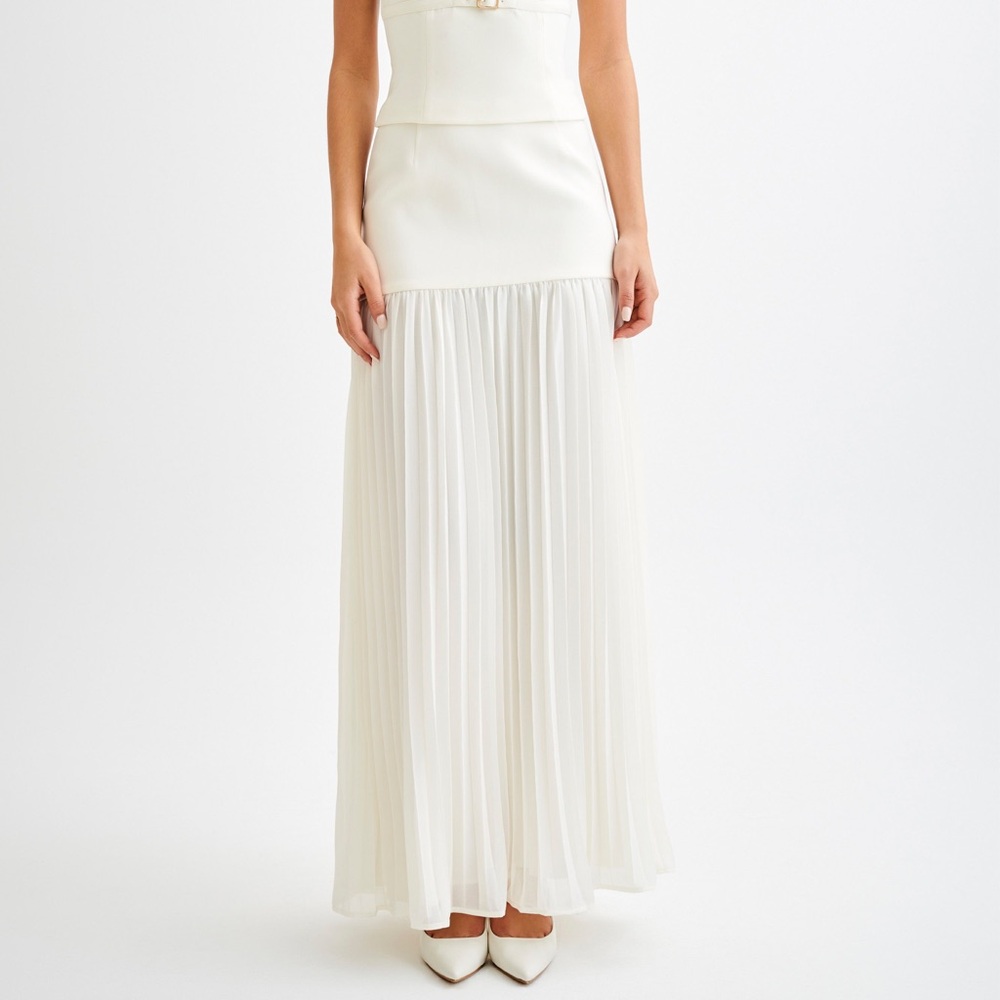 Jillian Pleated Maxi Skirt - Ivory
Size: S Meshki NWT